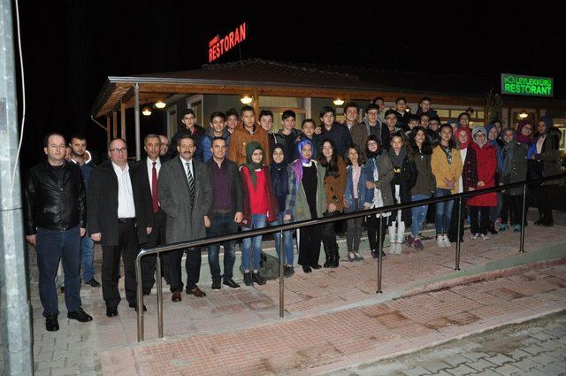 İmam Hatip Ortaokulu’ndan başarılı öğrencilere yemek ödülü