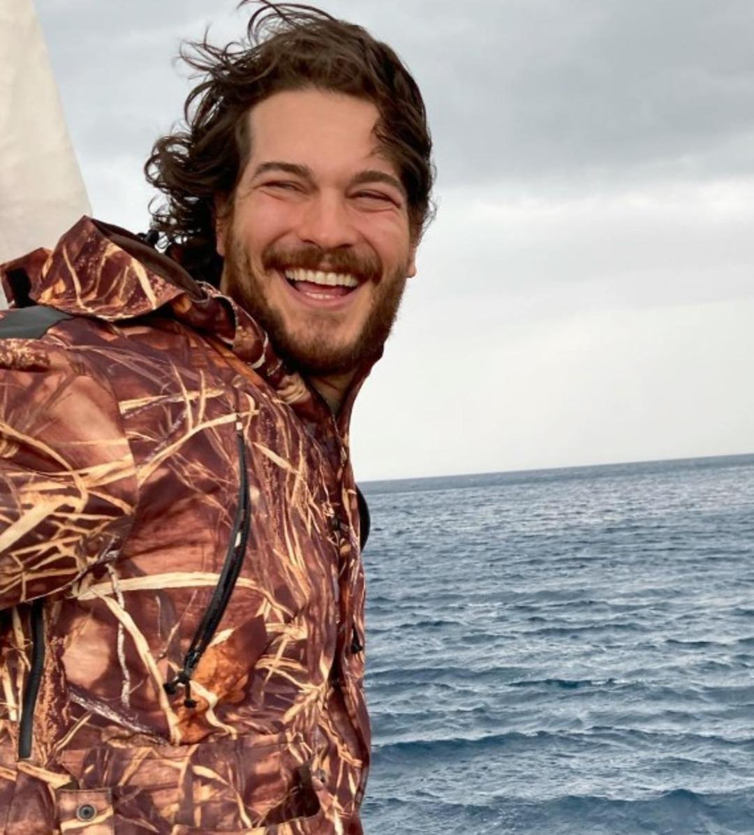 Eşref Rüya ile ekranlara döndü! Çağatay Ulusoy un aylık kazancı dudak uçuklattı 3