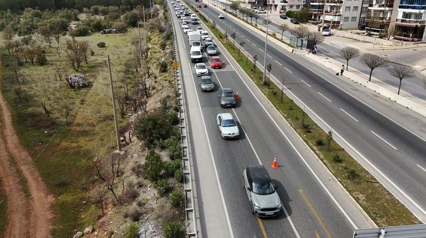 Muğla'da tatil yoğunluğu! Şehrin girişinde uzun araç kuyrukları oluştu