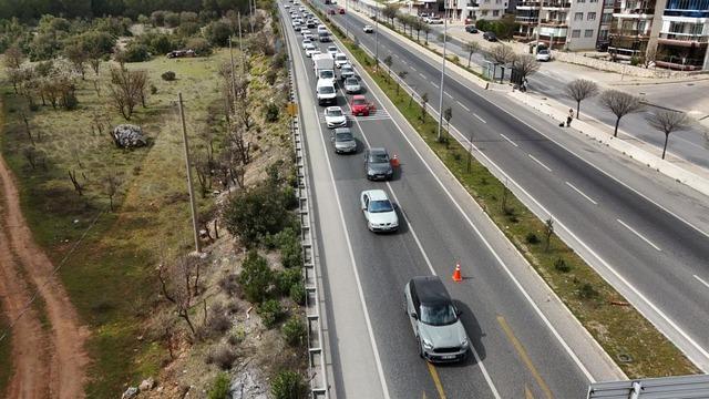 Muğla'da tatil yoğunluğu! Şehrin girişinde uzun araç kuyrukları oluştu