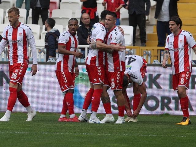 Sivasspor, Adana Demirspor'u farklı geçti!