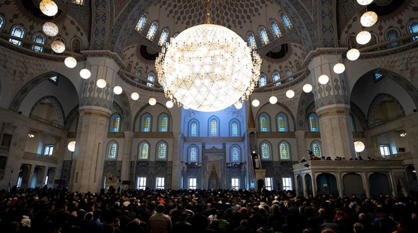 Diyanet açıkladı! İşte il il Ramazan Bayramı saatleri...