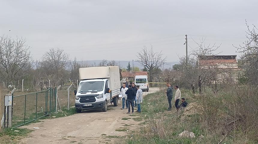 Arkadaşları tarafından park halindeki aracında ölü bulundu