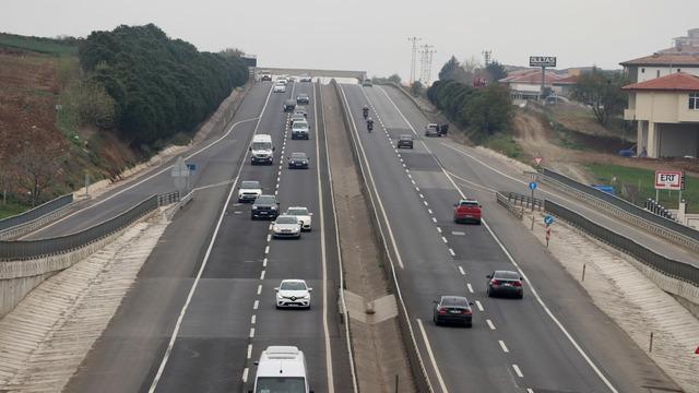 Tekirdağ-İstanbul kara yolunda bayram tatili yoğunluğu yaşanıyor