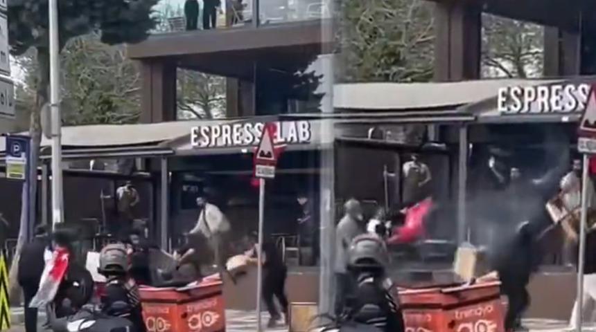 Yer: İstanbul! Espressolab'da oturanlar ile mitingden dönenler arasında kavga: Sandalyeler havada uçuştu, gözaltılar var