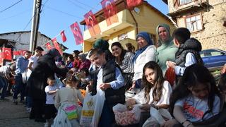 Bilecik'te 6 asırlık şeker atma geleneği sürdürülüyor