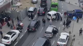 İstanbul'da yol verme kavgası! Çevredekiler ayırdı
