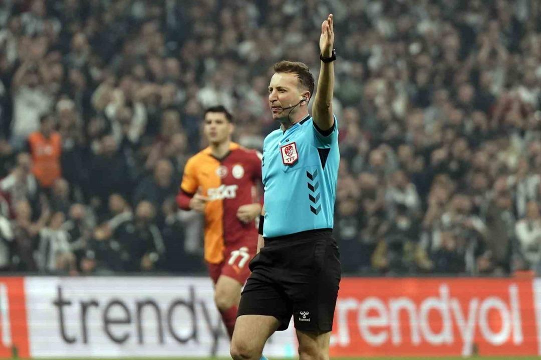 Beşiktaş derbide Galatasaray ı 2-1 yenerek namağlup serisine noktayı koydu! Siyah-Beyazlılar ın kazanmasına Fenerbahçeliler de çok sevindi... 5