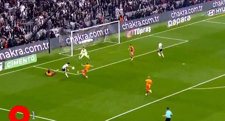 Derbide inanılmaz gol! Topu tam 40 metre sürdü tüm sahayı tek başına geçti... Beşiktaş-Galatasaray maçında gol perdesini açtı G2