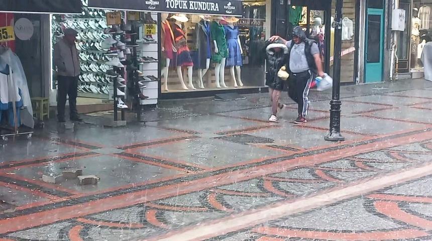 Edirne'de sağanak sonrası dolu yağdı