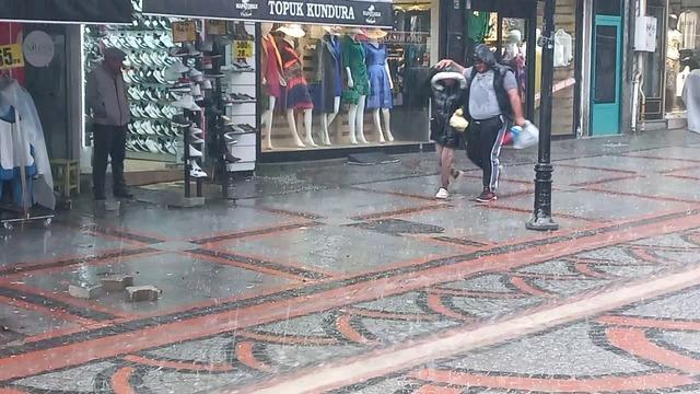 Edirne'de sağanak sonrası dolu yağdı