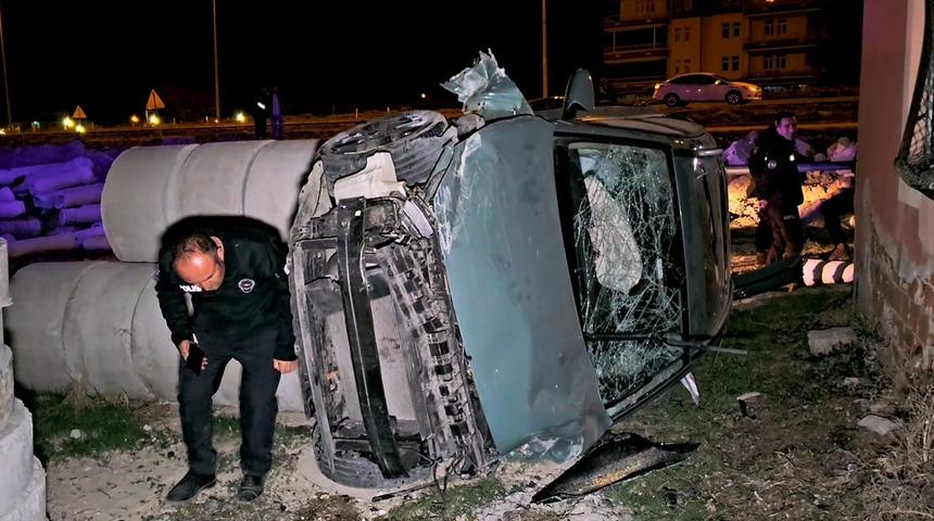 Yoldan çıkan otomobil evin duvarına çarptı! Sürücü ağır yaralandı