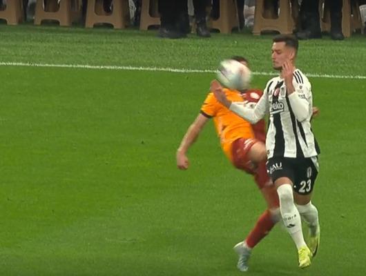 Galatasaray derbide 10 kişi kaldı! 