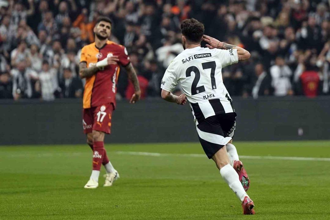 Beşiktaş derbide Galatasaray ı 2-1 yenerek namağlup serisine noktayı koydu! Siyah-Beyazlılar ın kazanmasına Fenerbahçeliler de çok sevindi... 1