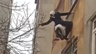 Yer: İstanbul! Cama çıkan kadın 'evde birileri var' diye bağırdı: Kendini boşluğa bıraktı