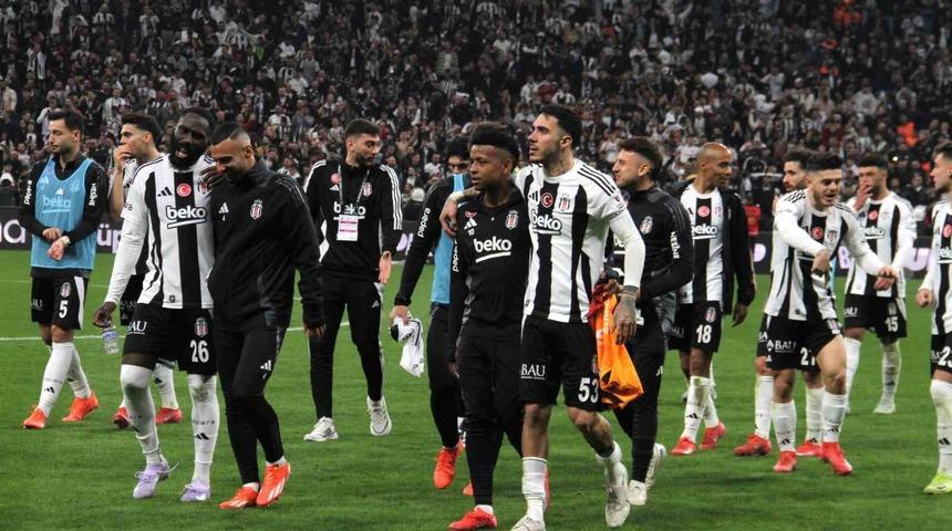 Beşiktaş'ın Galatasaray'ı yenmesine Fenerbahçeliler de en az Beşiktaşlılar kadar sevindi! Sarı-Lacivertli cepheden jet hızıyla paylaşım geldi