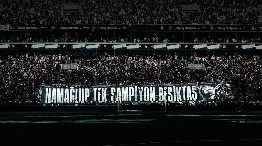 Derbide kazanan Beşiktaş oldu! Son düdüğün ardından Dolmabahçe'de ışıklar söndü... Çok konuşulan o şarkı çaldı