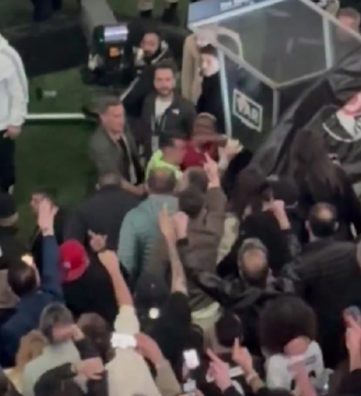 Derbi bitti ortalık karıştı! Osimhen ile Abdülkerim Bardakcı Beşiktaş tribünleri ile birbirine girdi G4