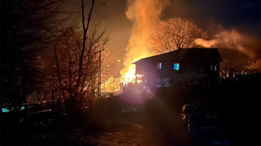 Yaşlı kadının tek başına yaşadığı ev yanarak kül oldu