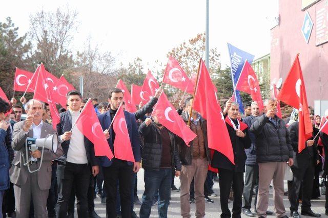 Kamu Sen, ‘Mehmetçikler beraberiz”