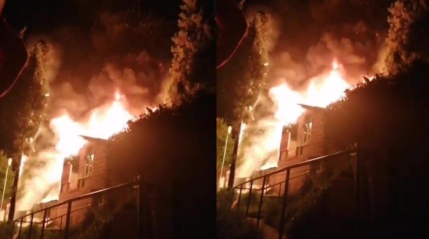 Alkollü şahıs bayram sabahı evini ateşe verdi