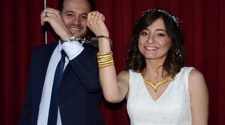 Sevgililer G&uuml;n&uuml;'nde evlenen polis &ccedil;ifte meslektaşlarından kelep&ccedil;e