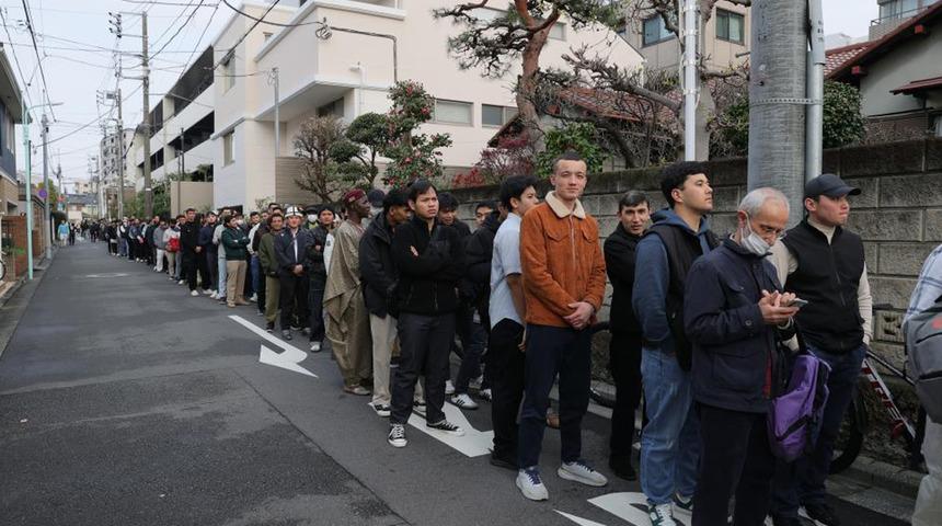 Tokyo'da bayram namazına yoğun katılım! Bu camide 3 kez bayram namazı kılındı