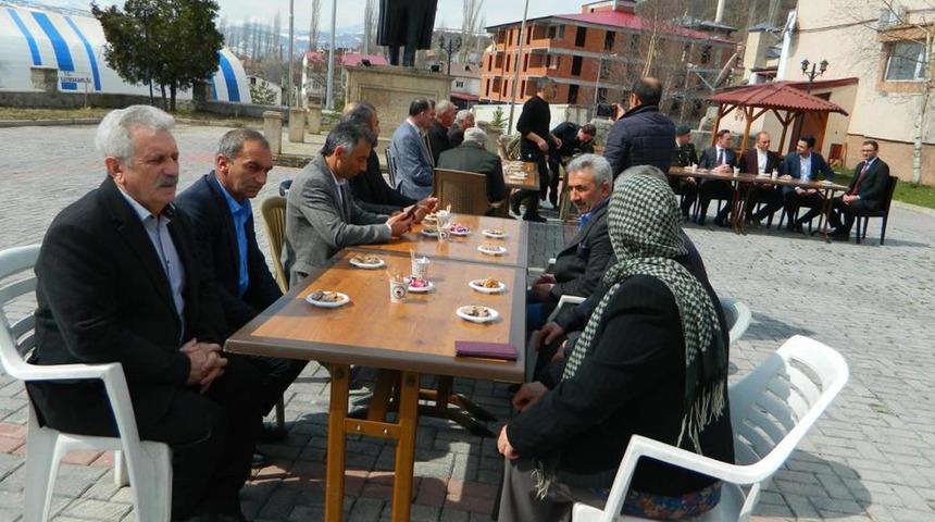 Posof’ta açık alanda bayramlaşma programı