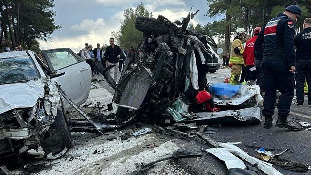 Balıkesir'de zincirleme kaza! Ölü ve yaralılar var