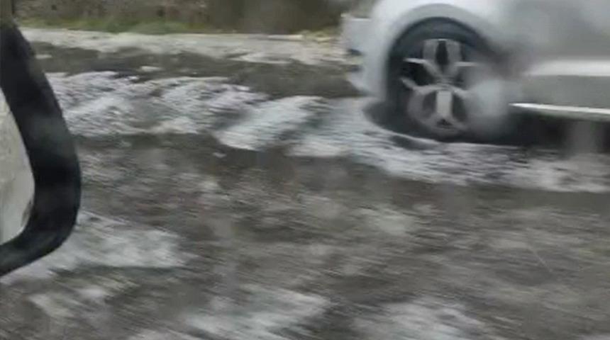 Bursa'da dolu etkili oldu! Sürücüler zor anlar yaşadı