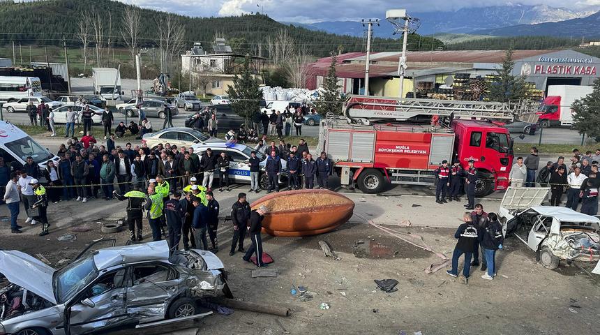 Muğla'da 2 otomobil çarpıştı! Ölü ve yaralılar var