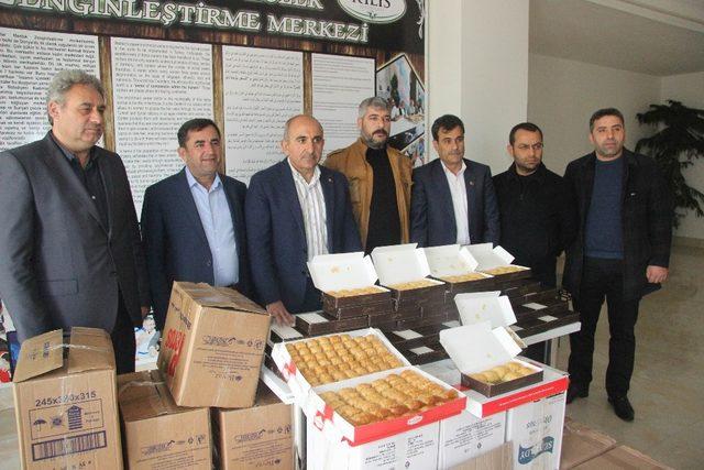 Mehmetçiğe Sevgililer Günü’nde 500 kilo baklava