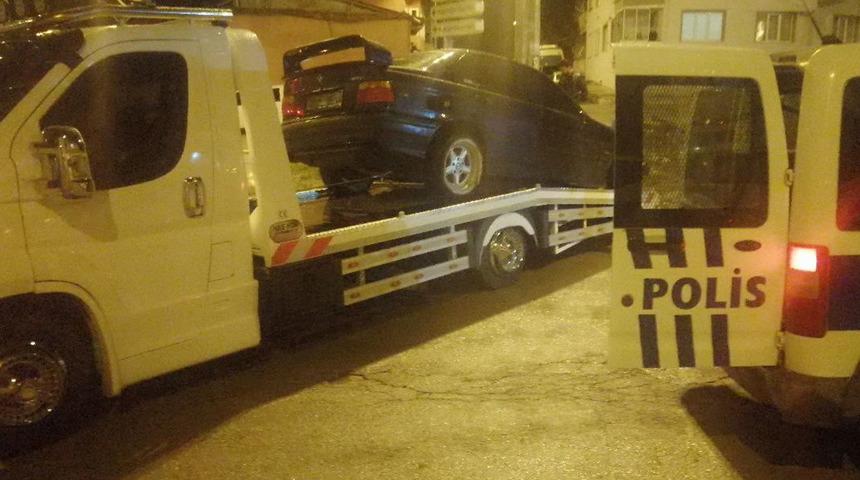 Polisin 'dur' ihtarına uymayınca olanlar oldu! Refüje çarpıp yakalandı