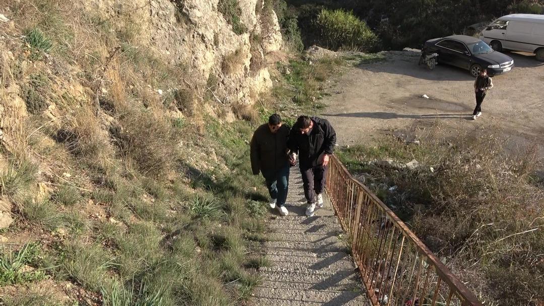 Bu merdiveni her gün kullanıyorlar! Basamakların sayısı hafızalarına kazınmış: "Önceden 121 taneydi" 4