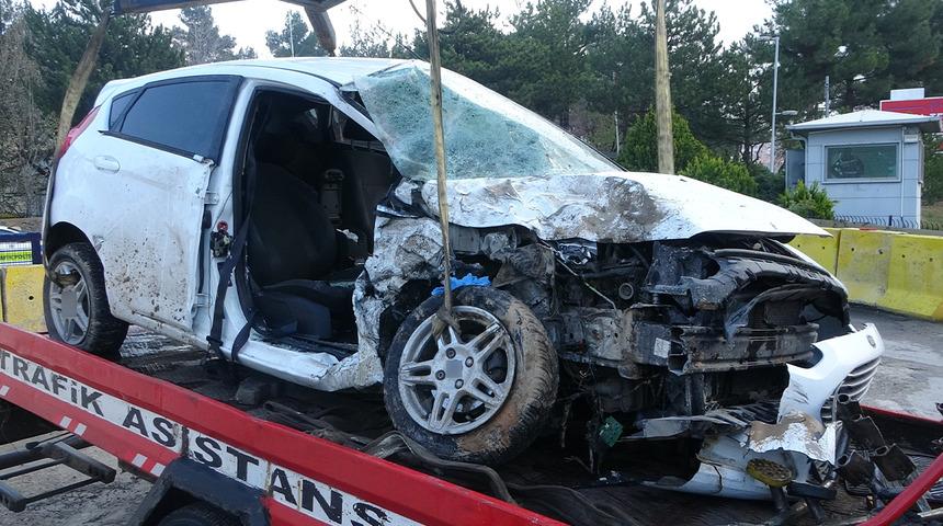 Malatya'da feci kaza! Kontrolden çıktı, karşı şeride geçti: Kamyonete çarparak durabildi