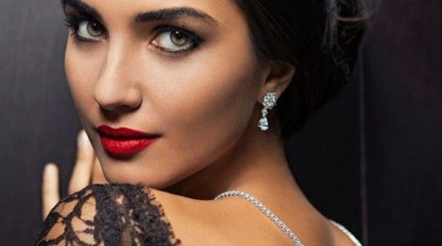 Tuba B&uuml;y&uuml;k&uuml;st&uuml;n'e b&uuml;y&uuml;k onur