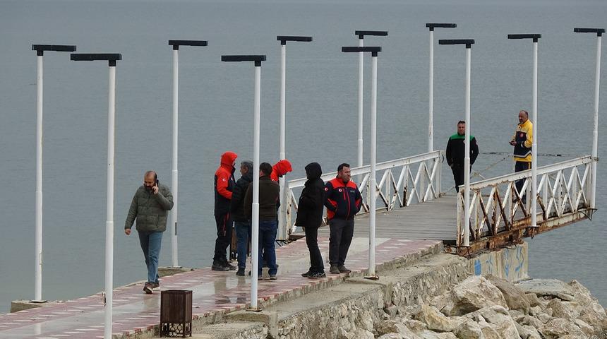 Kayıp adamı bulmak için gölde çalışma başlatıldı