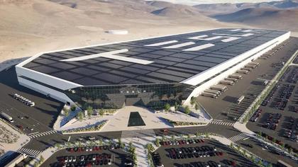 İtalya'da Tesla bayisinde 17 otomobil yandı