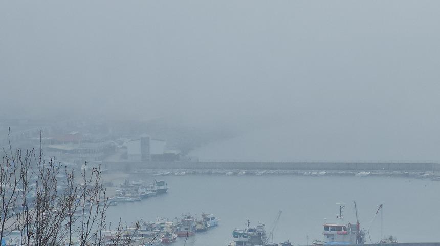 Zonguldak’ta sis! Sahil yolu ve kıyı kesimi sisle kaplandı