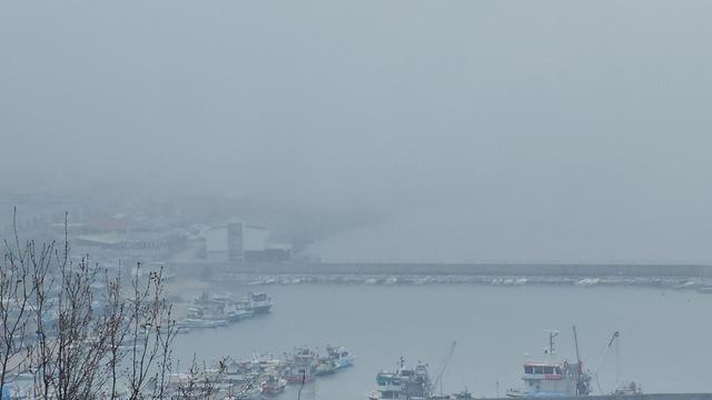 Zonguldak’ta sis! Sahil yolu ve kıyı kesimi sisle kaplandı