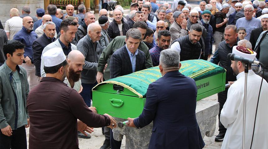 Üstünden vasiyeti çıkan kimsesiz hayırsever son yolculuğuna uğurlandı