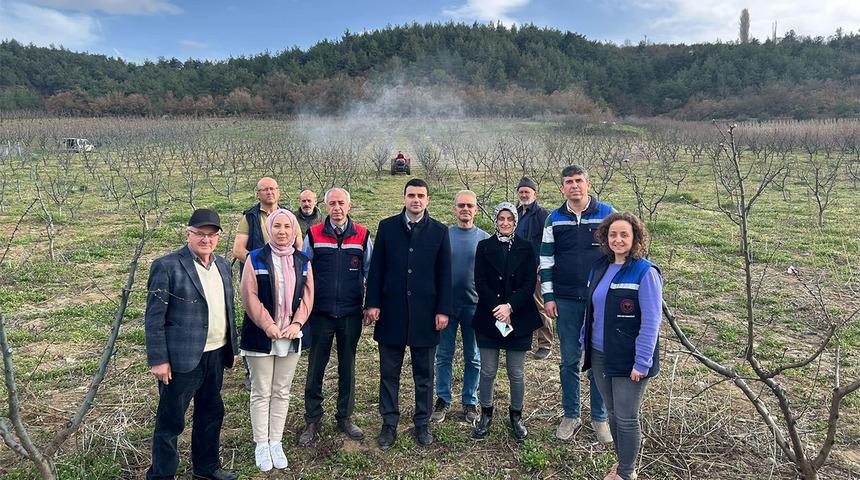 Şeftali bah&ccedil;elerinde ila&ccedil;lama uygulamalı olarak g&ouml;sterildi