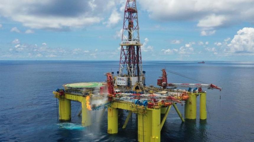 Güney Çin Denizi'nde büyük petrol sahası keşfedildi