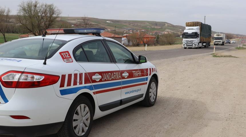 Aksaray'da jandarma gece gündüz radar denetiminde