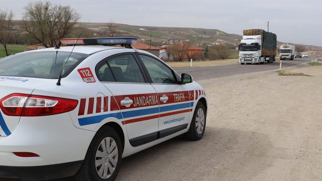 Aksaray'da jandarma gece gündüz radar denetiminde