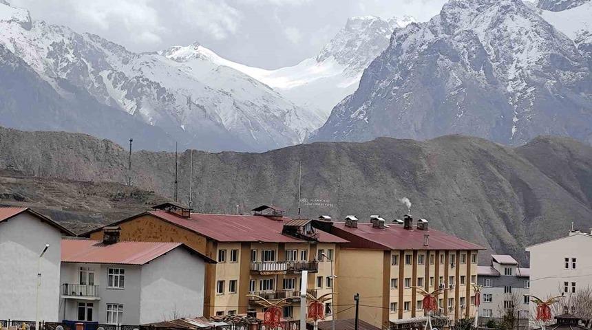 Hakkari’de mart ayında kar sürprizi
