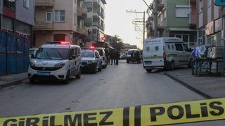 Otomobille kırmızı ışıkta beklerken, silahlı saldırıda yaralandı