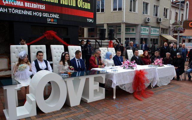 Zeytin Dalı Harekatı'nda görevli uzman çavuşa ilçe meydanında nikah