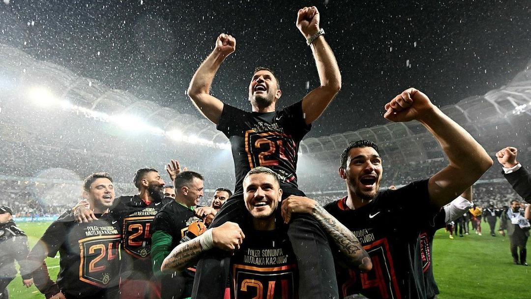 Galatasaray Beşiktaş a mağlup oldu tüm hesaplar değişti! 3 puan farkla şampiyon olduğunu duyurdular 1