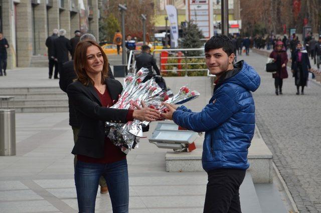 -Doğa Cadde AVM, 14 Şubat sevgililer Gününü unutmadı.